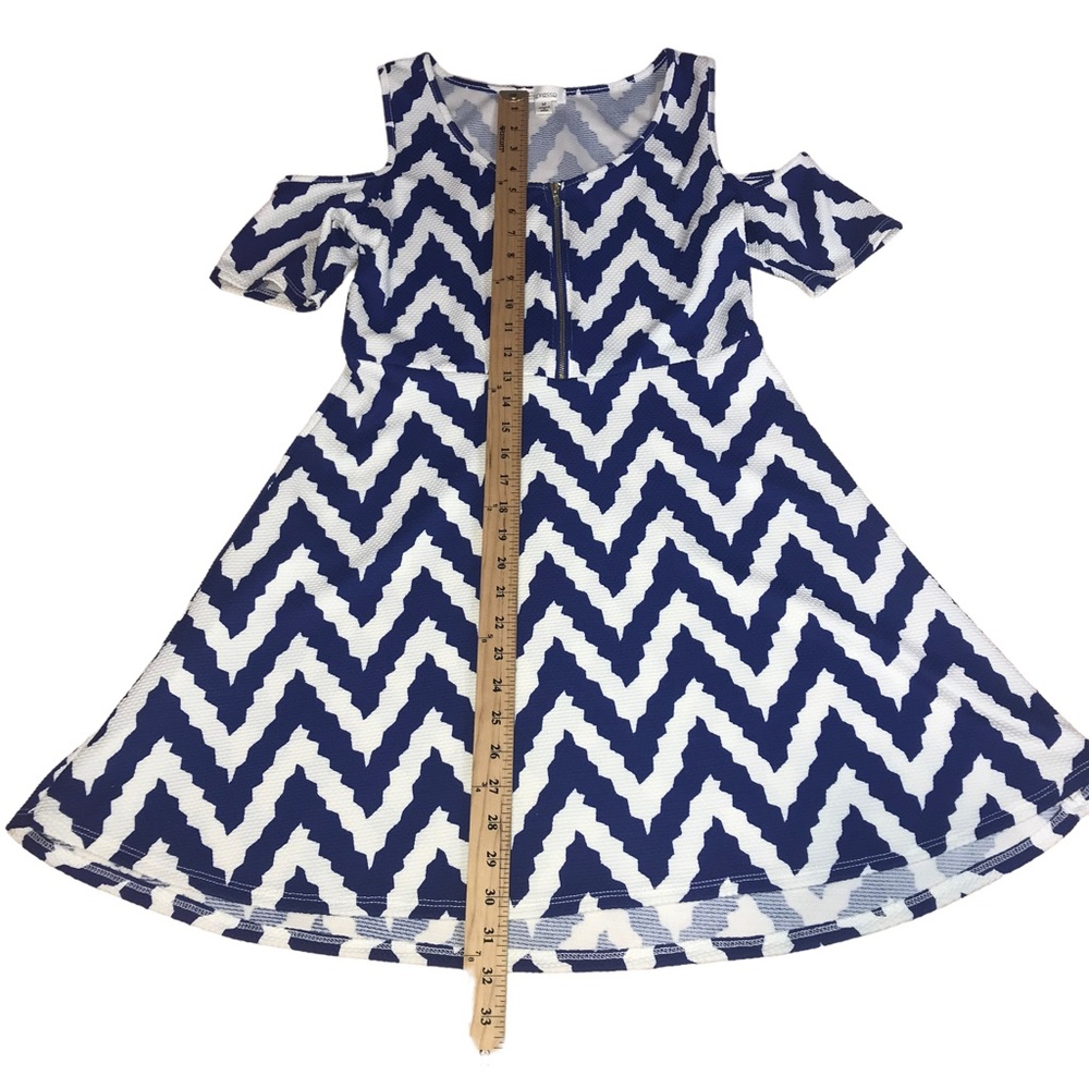 Espresso Cold Shoulder Blue White Chevron Print Short Dress - Medium - Picture 3 of 12